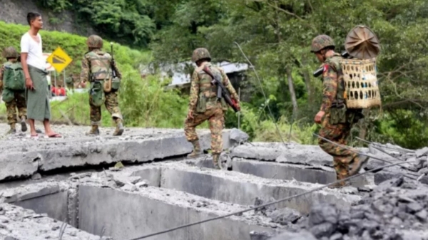 5000 people including 39 Myanmar Army soldiers take refuge in Mizoram 5000 people including 39 Myanmar Army soldiers take refuge in Mizoram