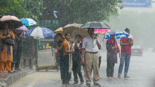 12 districts including chennai will get heavy rains for next 3 hours on November 25