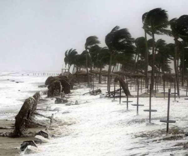 Chennai met alert fishermen not to go sea due to hurricane about 55 kmh speed