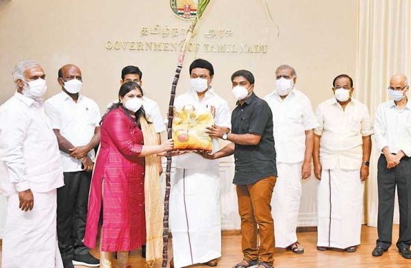 Problem for dmk ministers: Chennai high court order to hear the case against I periyasamy and sakkarapani Problem for dmk ministers: Chennai high court order to hear the case against I periyasamy and sakkarapani