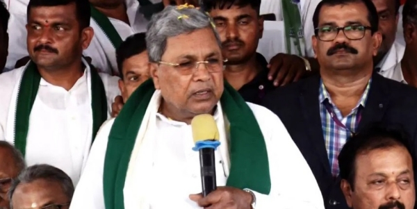 Cauvery Water dispute: Karnataka CM Siddaramaiah also join farmers protest against Tamil Nadu Cauvery Water dispute: Karnataka CM Siddaramaiah also join farmers protest against Tamil Nadu