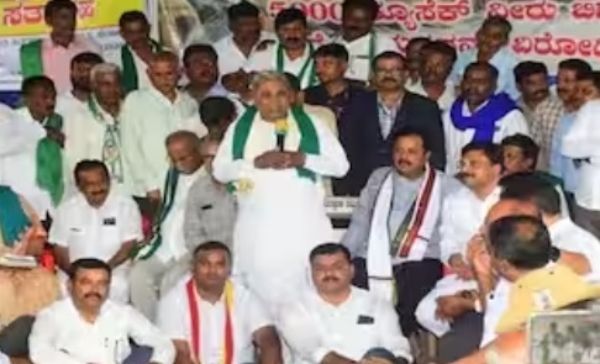 Cauvery Water dispute: Karnataka CM Siddaramaiah also join farmers protest against Tamil Nadu Cauvery Water dispute: Karnataka CM Siddaramaiah also join farmers protest against Tamil Nadu