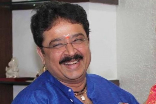 S.Ve.Sekhar appear before special court in Chennai 