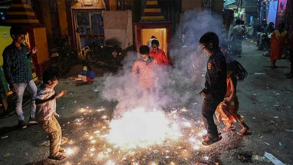 Doctors offer first aid tips for firecracker burns. 