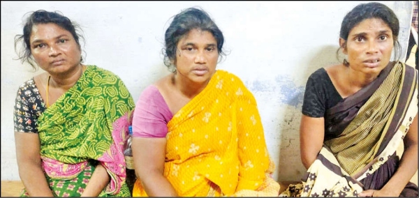 Women arrested for robbing gold and money by pretending to see astrology in Usilampatti Women arrested for robbing gold and money by pretending to see astrology in Usilampatti