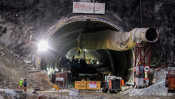 manual-horizontal-drilling-start-at-uttarakhand-tunnel-rat-miners-labourers-begins-work