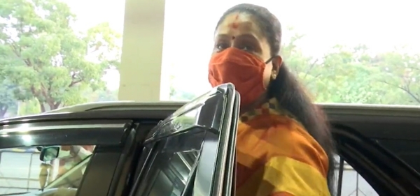 Telangana: Actor Vijayashanti refuses to confirm joining Congress