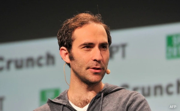  Emmett Shear named OpenAIs new CEO, ousting Sam Altman 