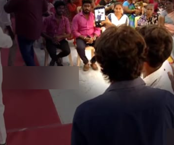 Nellai Visit: What happened when fan fell on actor vijay feet in Tirunelveli? this is beautiful gesture movement details here Nellai Visit: What happened when fan fell on actor vijay feet in Tirunelveli? this is beautiful gesture movement details here