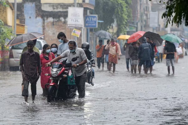  Which 7 districts will receive rain for next 3 hours according to Chennai meteorological department