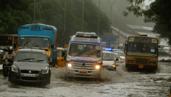 Heavy rains in Chennai due to Cyclone michaung separate routes for ambulances 