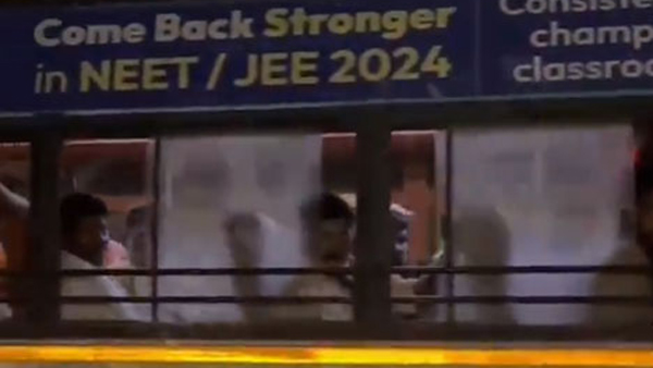 sanitation-workers-left-from-trichy-to-carry-out-flood-relief-work-in-chennai