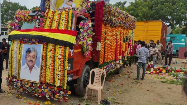 Chennai corporation taken full responsibility for floral decoration of Vijayakanth final ride vehicle