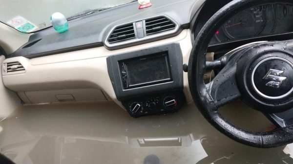  Persons rescued immediately after got stuck with car in chennai flood