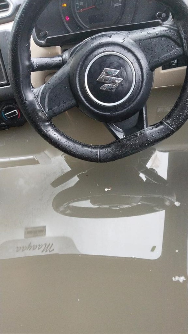  Persons rescued immediately after got stuck with car in chennai flood