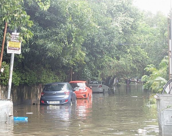 Actress Kasthuris poes Garden sunk in Michanung Cyclone 