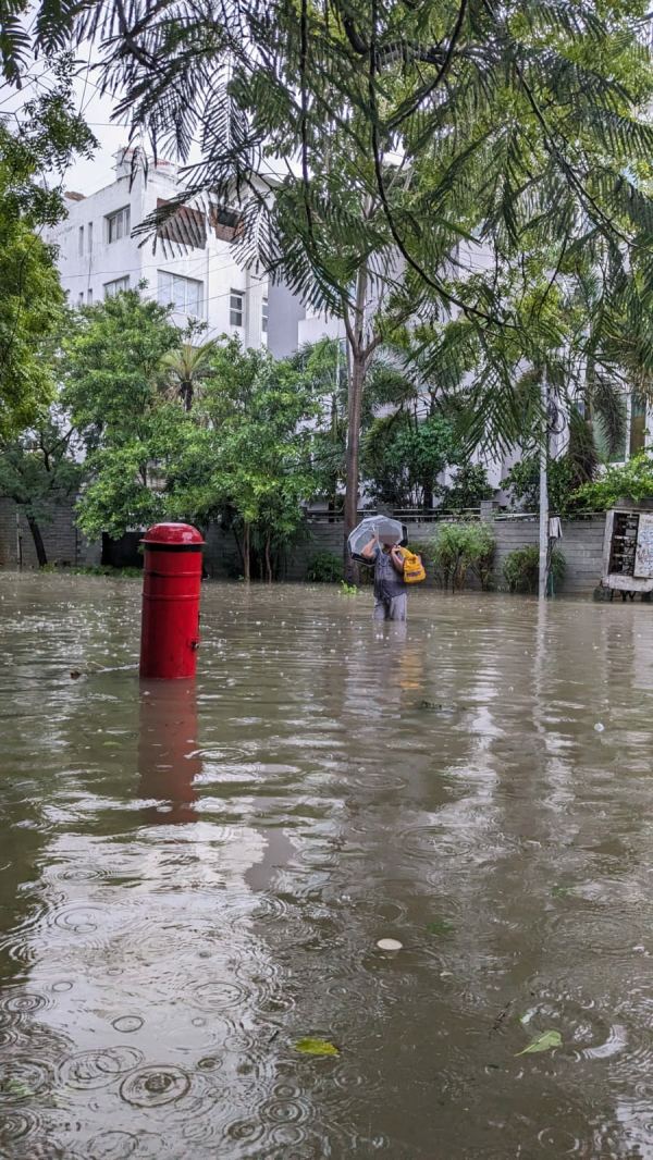 Actress Kasthuris poes Garden sunk in Michanung Cyclone 