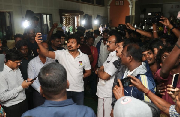  Did Udhayanidhi Stalin take selfie during visit flood affected areas