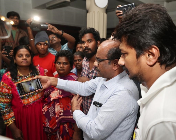  Did Udhayanidhi Stalin take selfie during visit flood affected areas