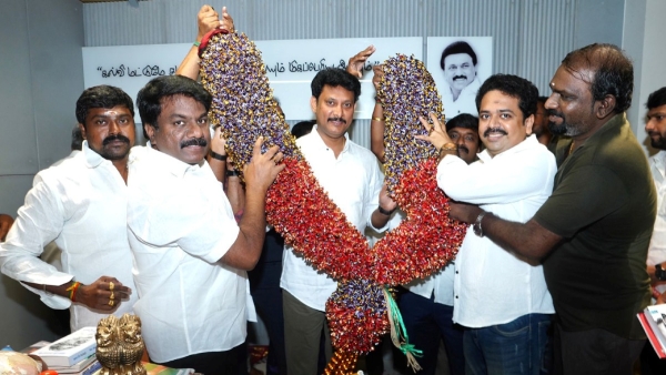 On the occasion of Minister Anbil Mahesh birthday, DMK Executives have garlanded 10 kg of chocolate to attract attention 