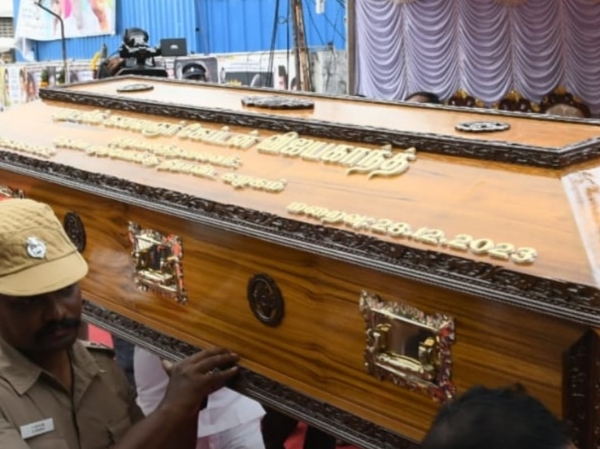 Vijayakanth, who lived for the people, was buried in his own place 