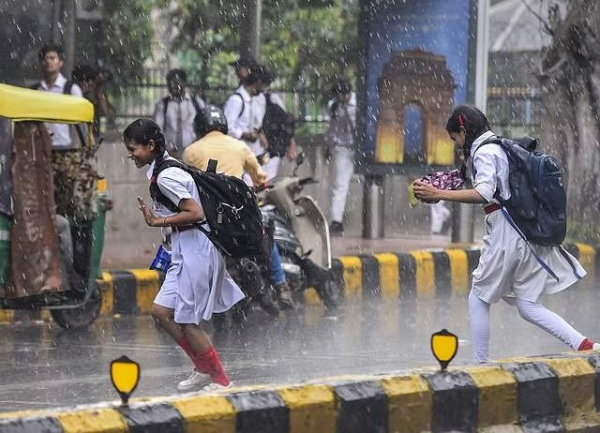 Heavy Rain batters School Colleges leave in Nellai, Tuticorin district tomorrow 