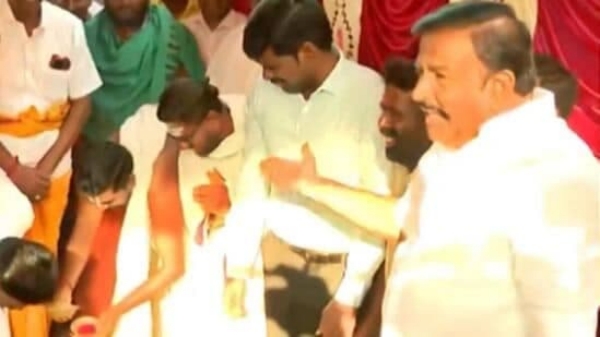 Trichy Bus Stand and Priest has praised KN Nehru in bhoomi pooja at Srirangam new bus stand 