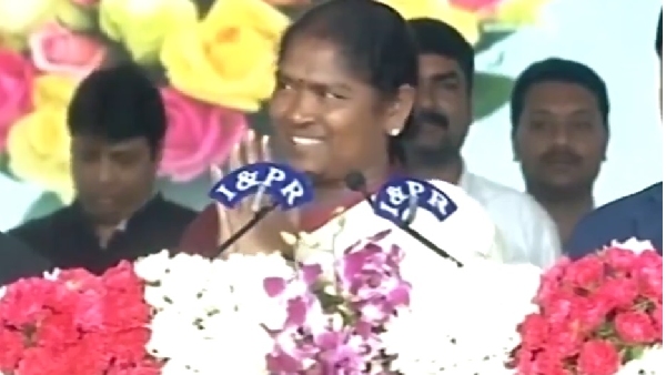 Telangana: LB Stadium shaking with Cheers during Seethakkaas oath 