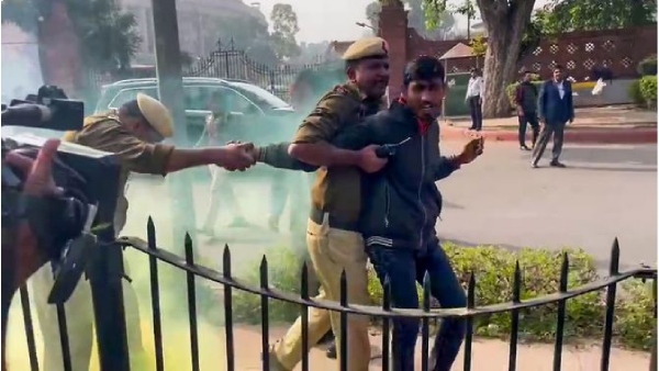 Parliament security breach case: Delhi Police has detained 2 people who suspected to be linked to the accused Parliament security breach case: Delhi Police has detained 2 people who suspected to be linked to the accused