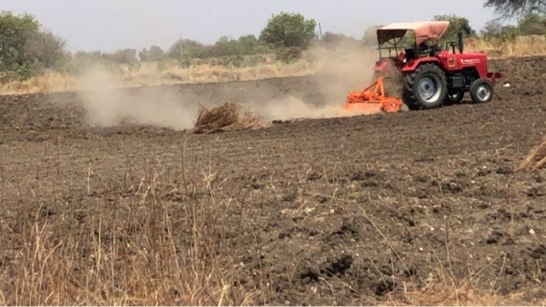 Severe drought Sivagangai district paddy fields Life saving tanker truck water 