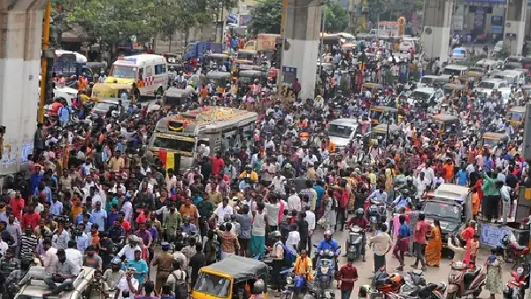 People showered flowers and sent Vijayakanth Mortal for final rituals 