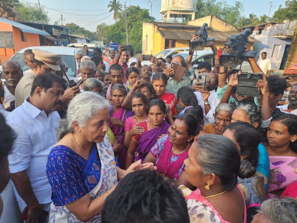 Netizens share Nirmala Sitharamans Thoothukudi Srivaikuntam Temple visit video 