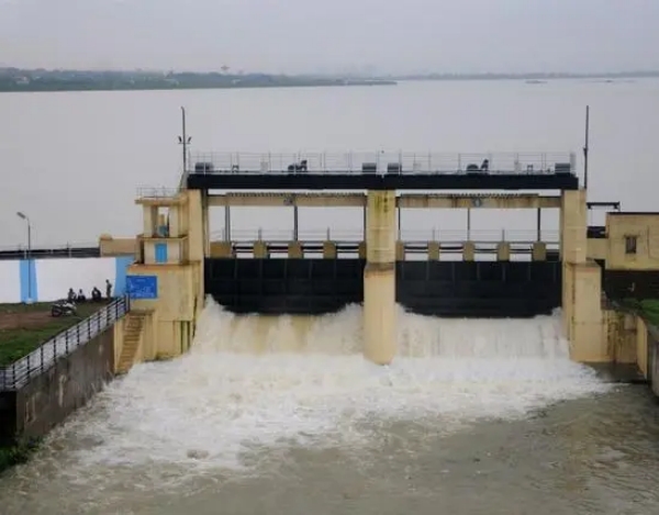Flood: People of Thiruvallur fear the bank of Puzhal Lake will break
