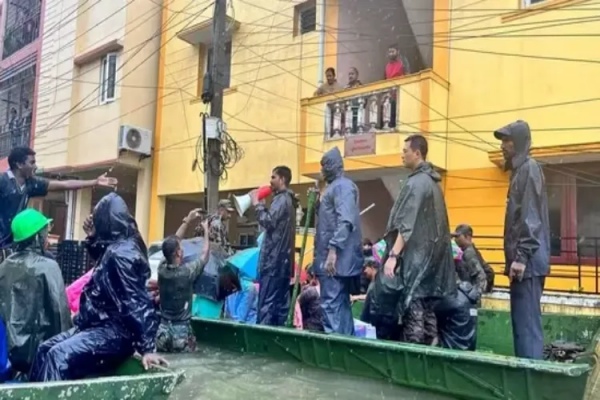  Chennai people facing difficulty for drinking and toilet water as there is no power due to Cyclone Michaung