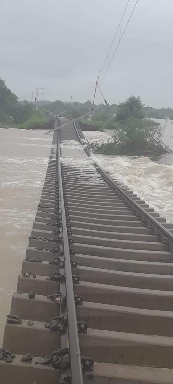 Railway track washed away which connects Thiruchendur and Nellai 