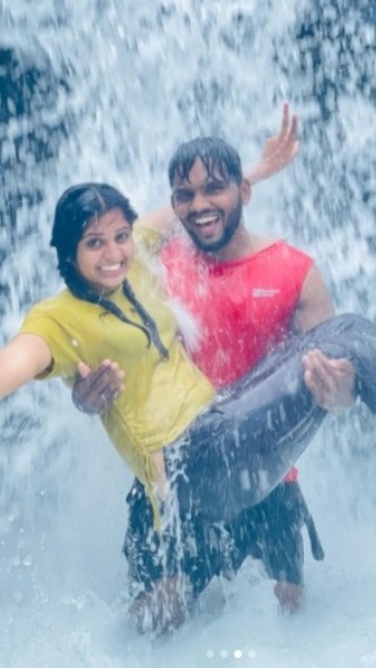 Ethirneechal Serial Actress Sathya Devaraj shared he husband Photos 