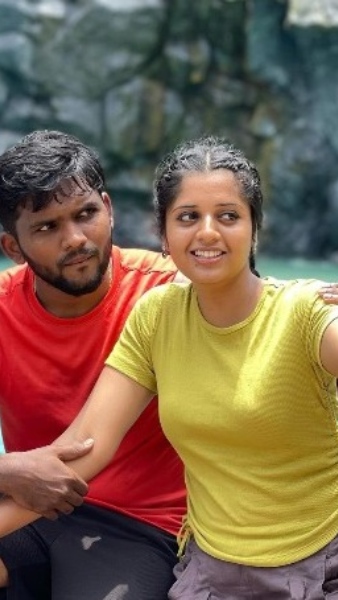 Ethirneechal Serial Actress Sathya Devaraj shared he husband Photos 