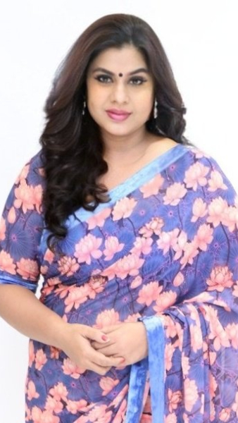 Bigg Boss 7 Vishitra talking about Dinesh personal life of the camera