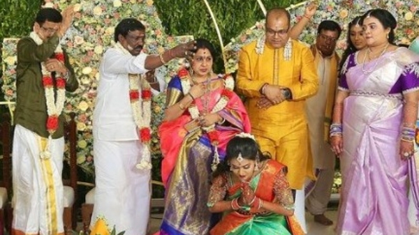 singer Anitha Kuppusamy daughter bought for him for 70 lakhs car