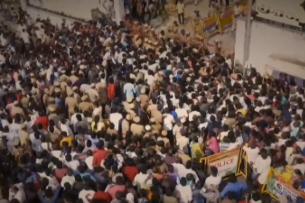 People from outside districts also flock to pay their last respects to Vijayakanth