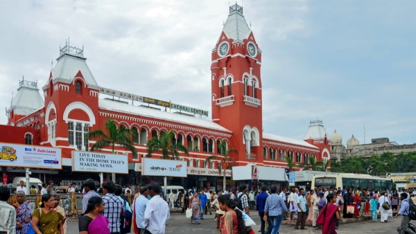 What services are halted and stunned due to the cyclone Michaung in Chennai? 