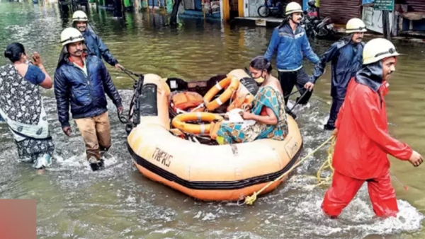 IPS officers gives 1 day salary for cyclone hit chennai flood relief works