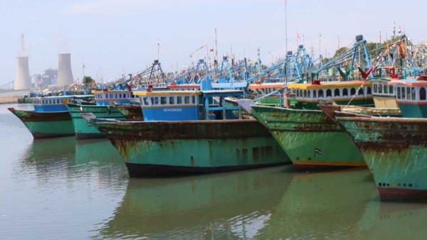 Due to strong winds, Thoothukudi fishermen are prohibited from going to sea 