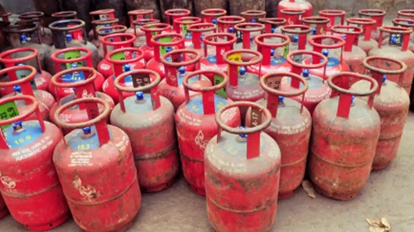 Gas cylinder price today: 19 kg commercial cylinder has dropped by Rs 39