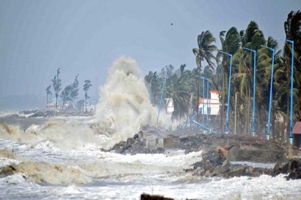 Cyclone Michaung landfall: Police advised the people of Chennai not to come out of their homes on Dec. 4th and 5th Cyclone Michaung landfall: Police advised the people of Chennai not to come out of their homes on Dec. 4th and 5th
