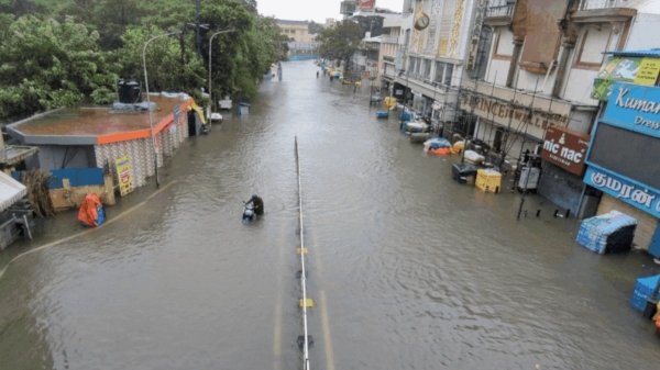 Doctor got stuck in chennai flood: Emergency numbers did not responded