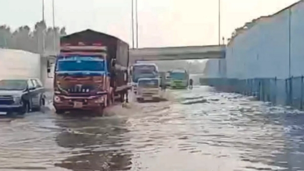 Flood in the many areas of the Chennai Bangalore expressway amid the cyclone Michaung 