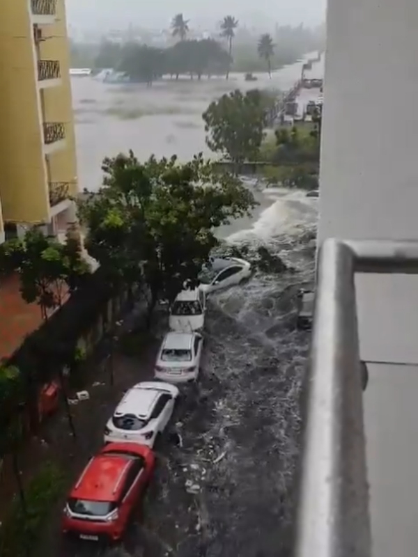 Watch Chennai Velachery Flood related Videos during cyclone michaung nears