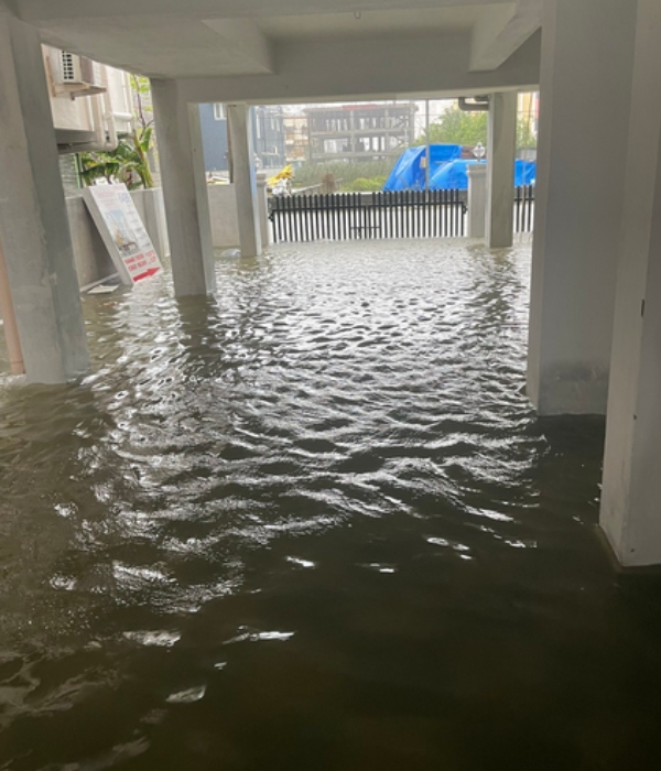 Pallikaranai people struck in 4 feet water without drinking water 