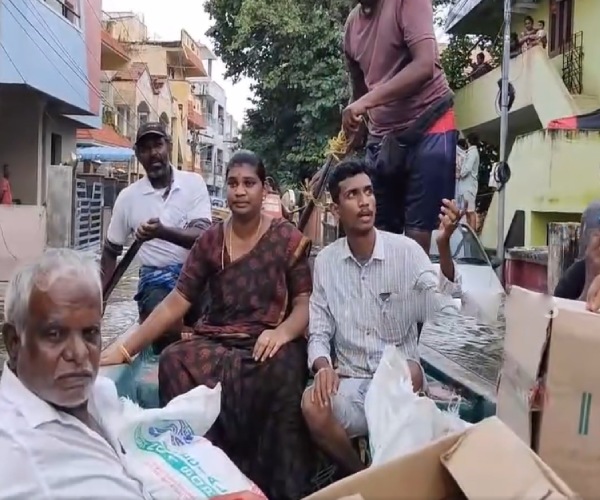 Who is this Woman and Relief materials were distributed in Tambaram Area due to Chennai Rain Who is this Woman and Relief materials were distributed in Tambaram Area due to Chennai Rain